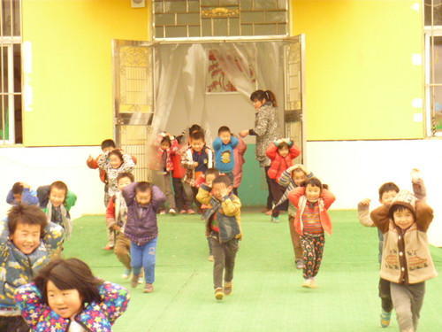 杜楼幼儿园开展地震逃生系列教育活动 - 杜楼幼儿园 - 贾汪区紫庄镇杜楼幼儿园